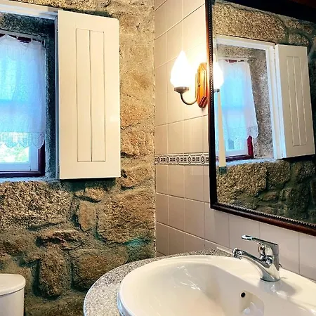 ꙳ ※ Nest Inside Castle + Fireplace ꙳ Lapa Viriato Holiday home